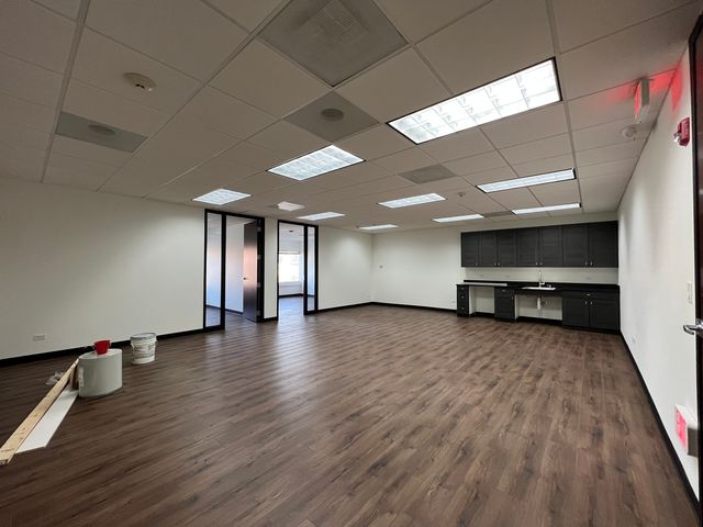 1030 W Higgins Road 200A, Park Ridge, IL 60068