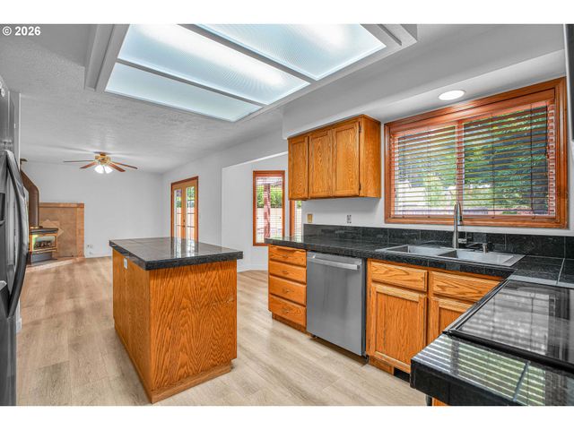 1510 Nw TOWLE Ter, Gresham, OR 97030
