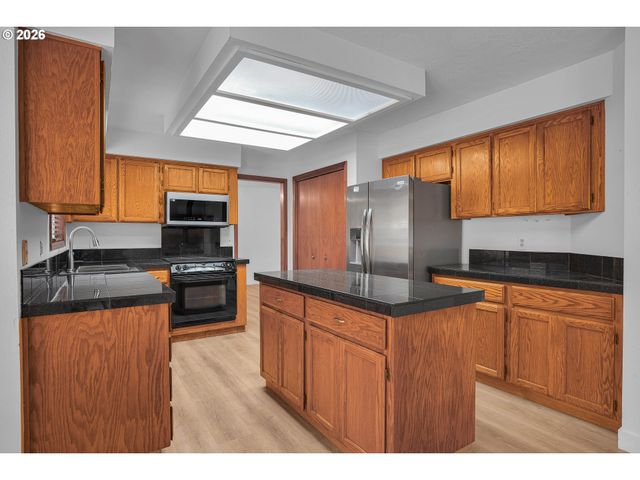 1510 Nw TOWLE Ter, Gresham, OR 97030
