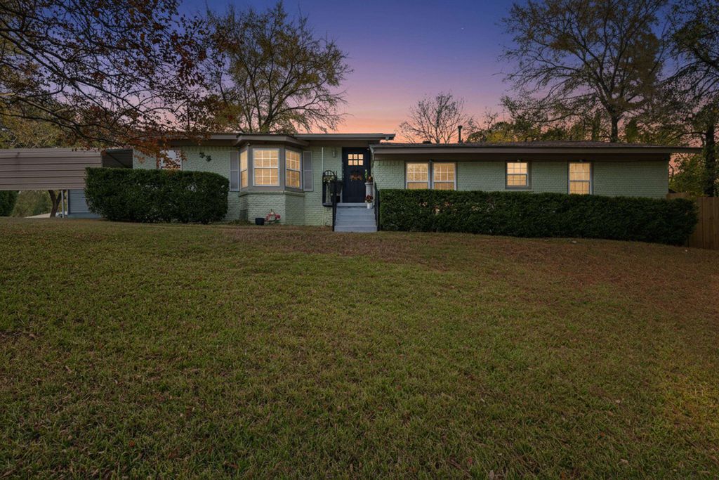 1000 Willow, Longview, TX 75602