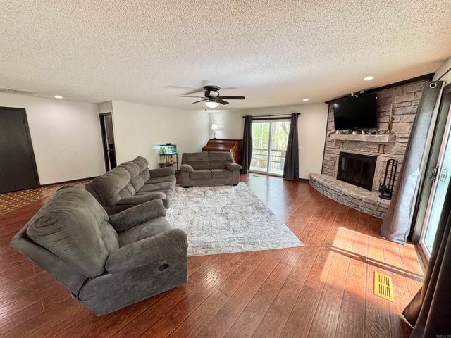 25 Alba Place, Hot Springs Village, AR 71909