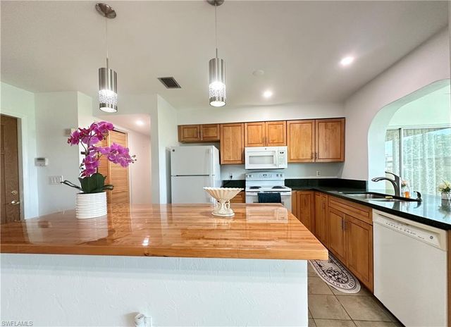 3439 Boca Ciega DR E7, Naples, FL 34112
