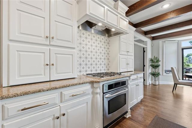 10301 N BROOKLYN Avenue, Kansas City, MO 64155