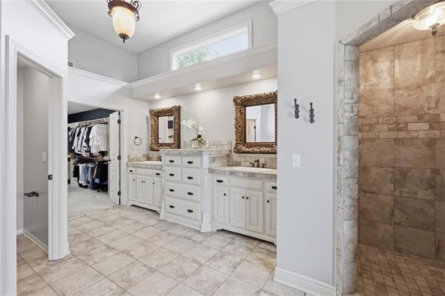 10301 N BROOKLYN Avenue, Kansas City, MO 64155