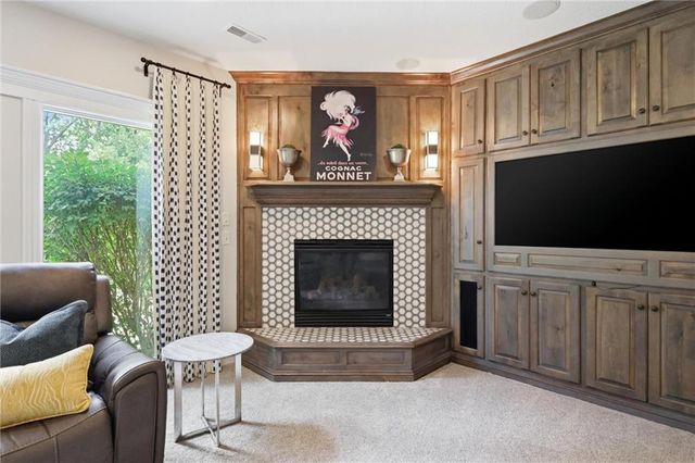 10301 N BROOKLYN Avenue, Kansas City, MO 64155