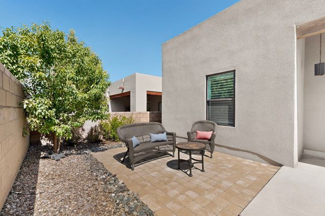 426 Calle Bonita, Santa Fe, NM 87505