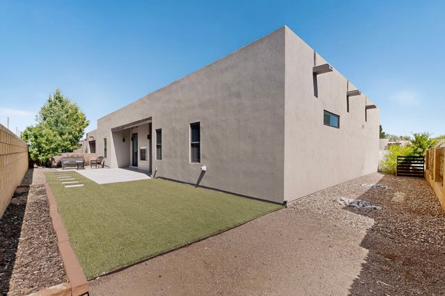 426 Calle Bonita, Santa Fe, NM 87505