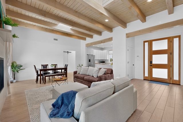 426 Calle Bonita, Santa Fe, NM 87505