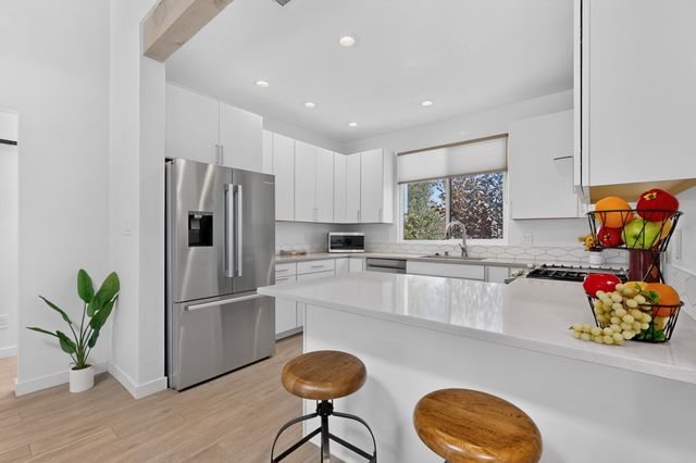 426 Calle Bonita, Santa Fe, NM 87505