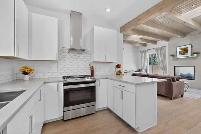 426 Calle Bonita, Santa Fe, NM 87505