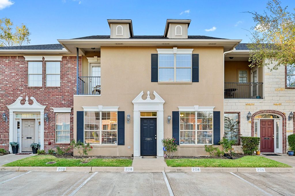 208 Forest Drive, College Station, TX 77840