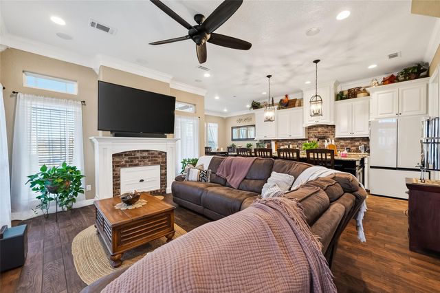 912 County Road 340, Angleton, TX 77515