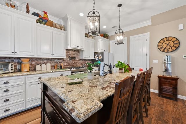 912 County Road 340, Angleton, TX 77515