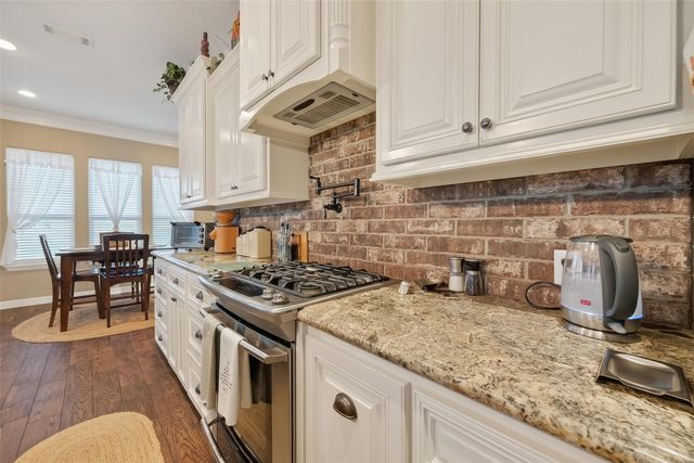 912 County Road 340, Angleton, TX 77515