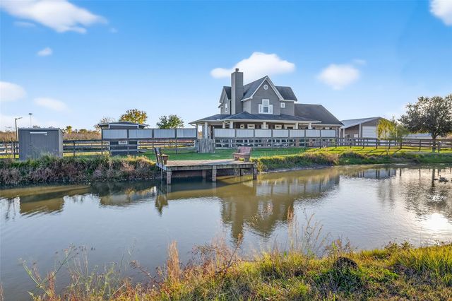 912 County Road 340, Angleton, TX 77515