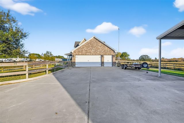 912 County Road 340, Angleton, TX 77515