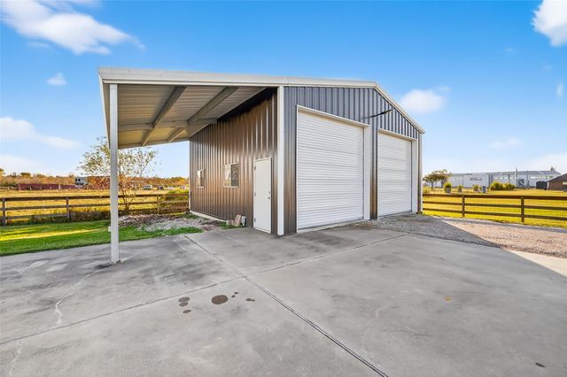 912 County Road 340, Angleton, TX 77515