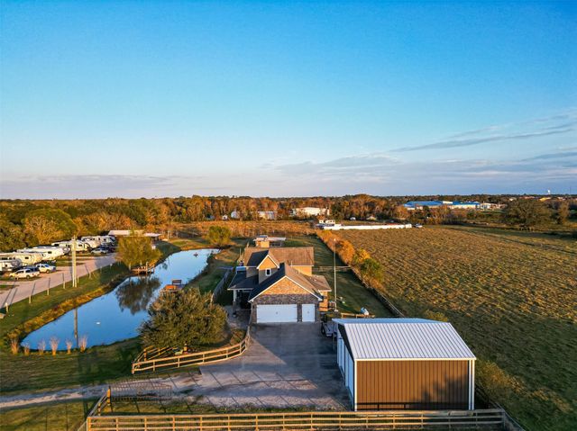 912 County Road 340, Angleton, TX 77515