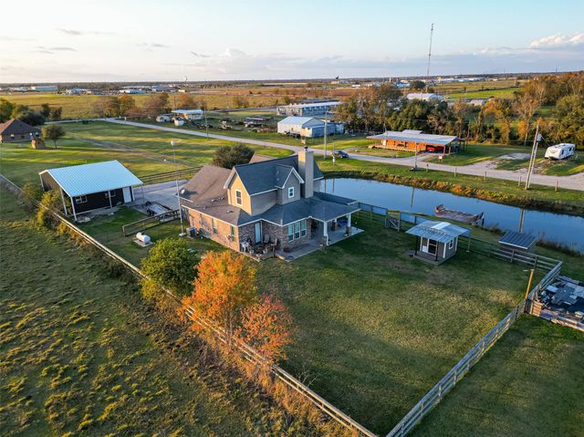 912 County Road 340, Angleton, TX 77515