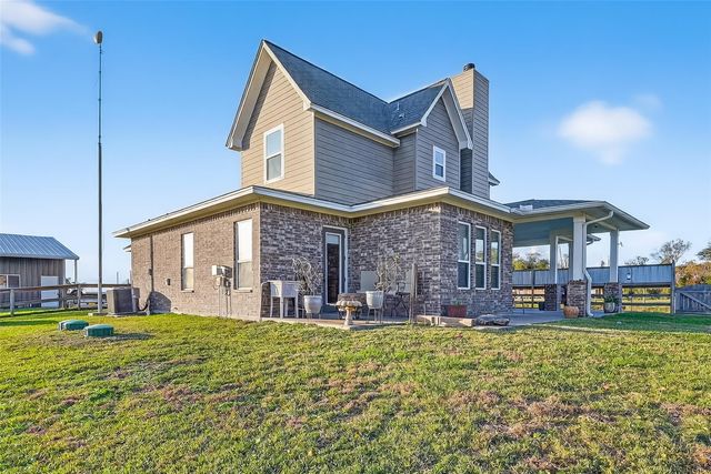 912 County Road 340, Angleton, TX 77515