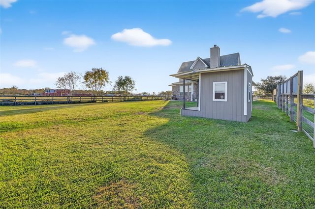 912 County Road 340, Angleton, TX 77515