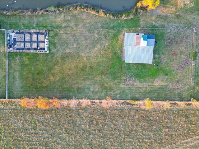 912 County Road 340, Angleton, TX 77515