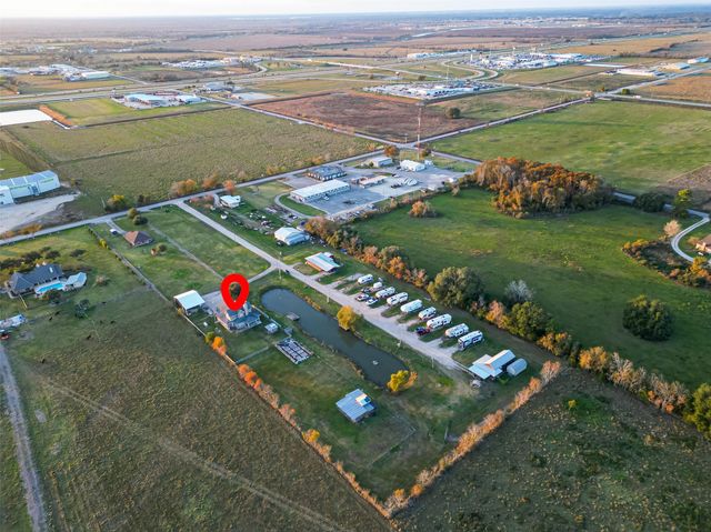 912 County Road 340, Angleton, TX 77515