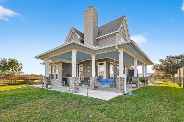 912 County Road 340, Angleton, TX 77515