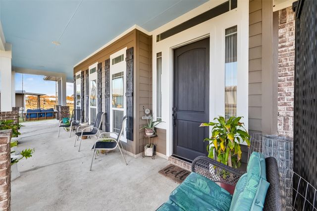 912 County Road 340, Angleton, TX 77515