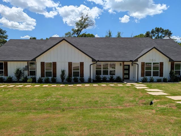 206 Splitrail Drive, Mabank, TX 75143