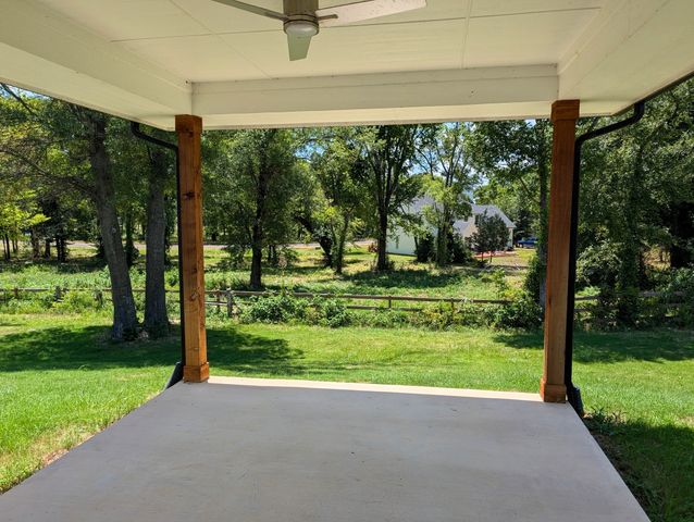 206 Splitrail Drive, Mabank, TX 75143