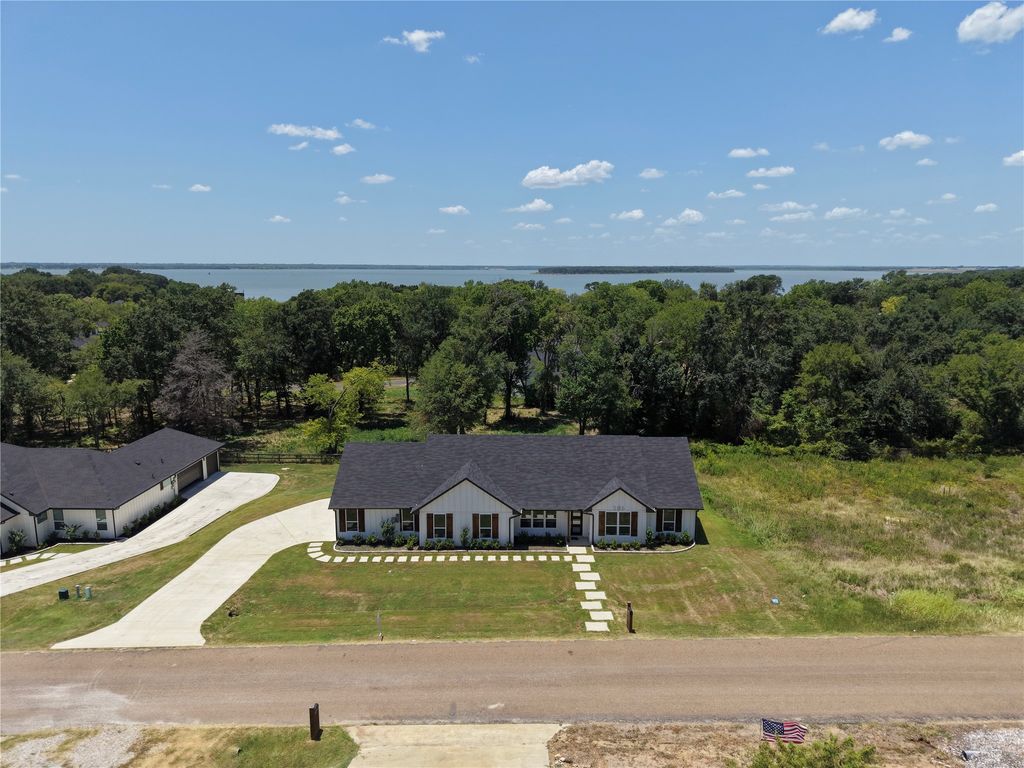 206 Splitrail Drive, Mabank, TX 75143