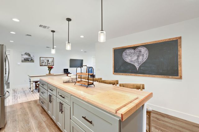 891 Lost CRK, Wimberley, TX 78676