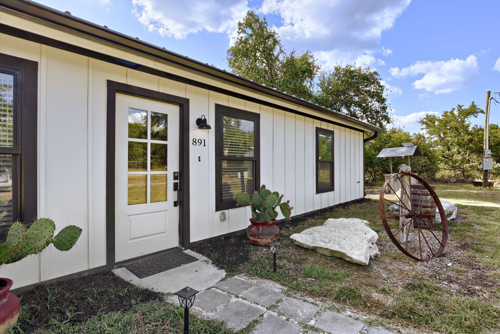 891 Lost CRK, Wimberley, TX 78676