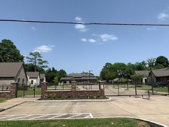 1630 Crestdale Drive, Houston, TX 77080