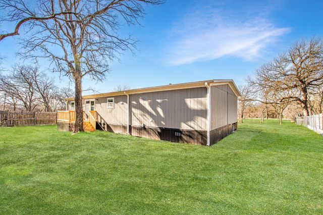 2013 Spring Court, Azle, TX 76020