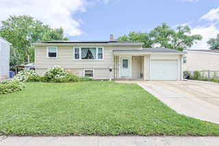 1412 Windsor Circle, Carpentersville, IL 60110