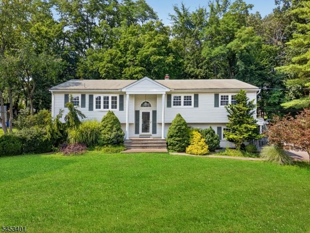 13 Friar Way, Wayne Twp., NJ 07470