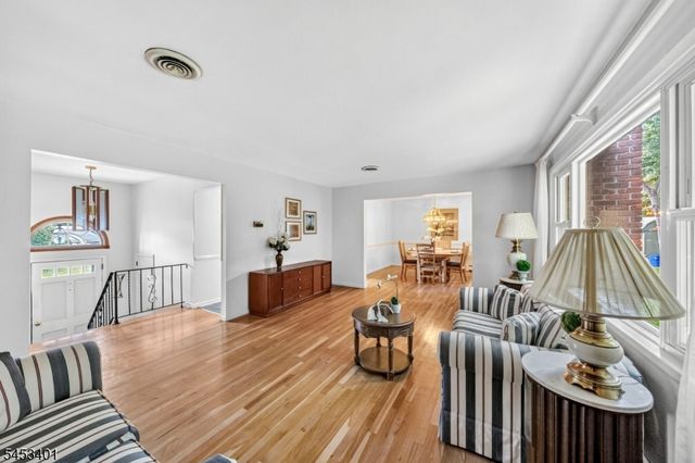 13 Friar Way, Wayne Twp., NJ 07470