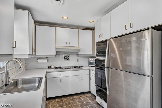 13 Friar Way, Wayne Twp., NJ 07470