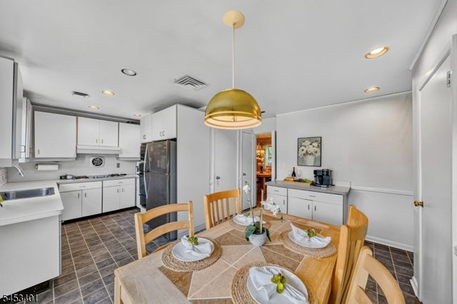 13 Friar Way, Wayne Twp., NJ 07470