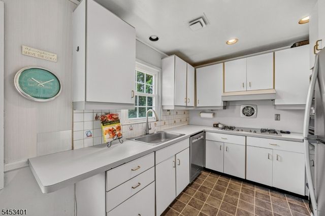 13 Friar Way, Wayne Twp., NJ 07470