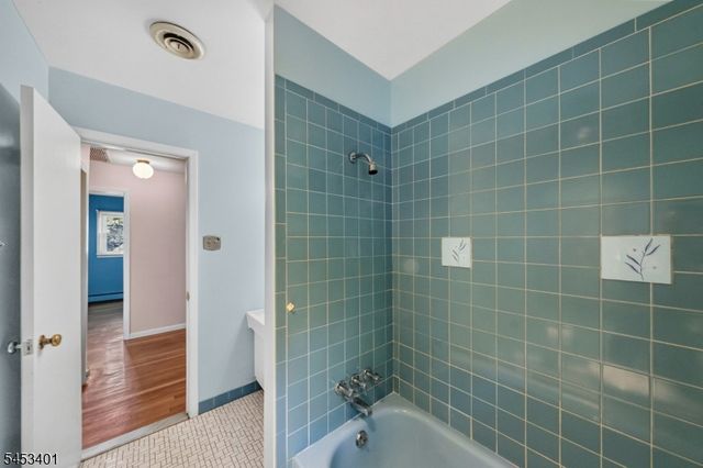 13 Friar Way, Wayne Twp., NJ 07470