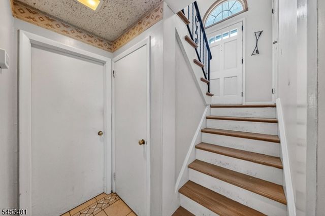 13 Friar Way, Wayne Twp., NJ 07470