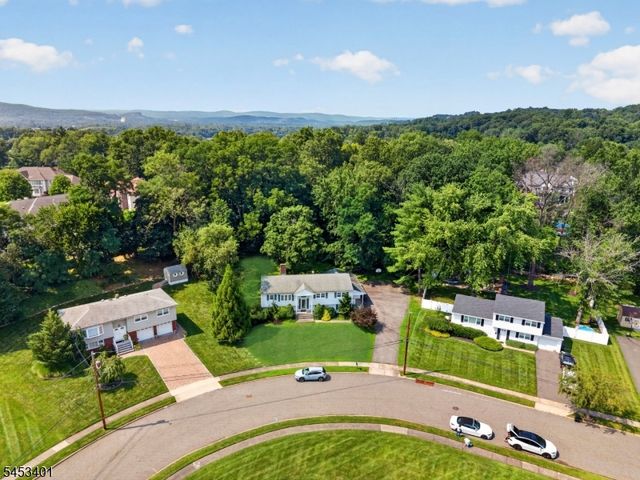 13 Friar Way, Wayne Twp., NJ 07470