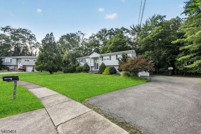 13 Friar Way, Wayne Twp., NJ 07470