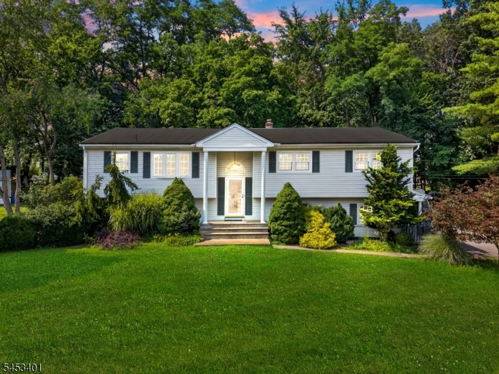 13 Friar Way, Wayne Twp., NJ 07470