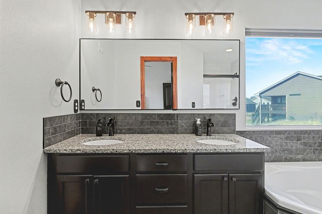 2401 N Woodridge Cir, Wichita, KS 67226