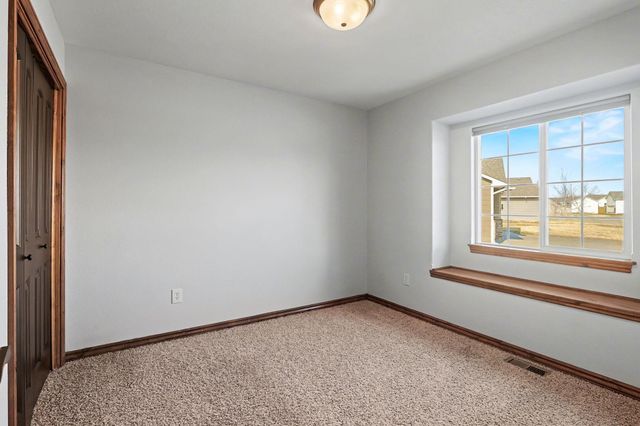 2401 N Woodridge Cir, Wichita, KS 67226