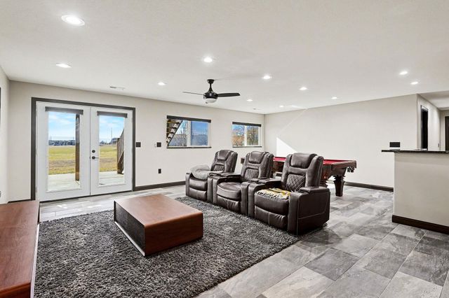 2401 N Woodridge Cir, Wichita, KS 67226